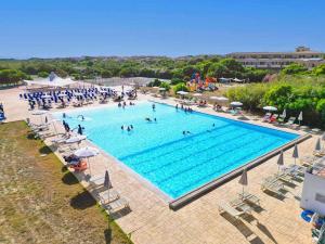 Hotel with swimming pool just 300 mt from the Baia delle Mimose-beach
