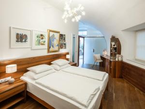 Small Double Room - Ground Floor