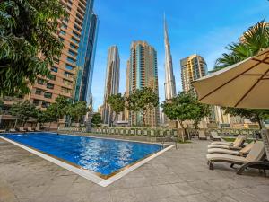 Royal Vista - Luxury Apartments - 1,2&3BR at 29 Boulevard Tower - Downtown