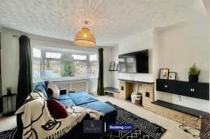 Large 4 BDR Home By Tranquil Ventures Short Lets & Serviced Accommodation Headington With Free Parking