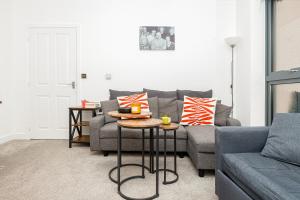 Modern 1BR with balcony & city view, Wandsworth