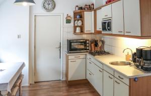 Gorgeous Home In Diever With Wifi