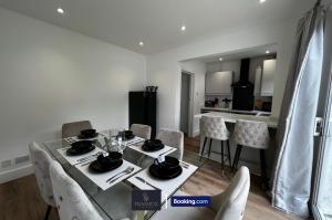 Modern 3 Bedroom House By Tranquil Ventures Short Lets & Serviced Accommodation Botley With Free Parking