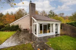 Goudvink I Huis met Excentrieke Tuin - Zwiggelte