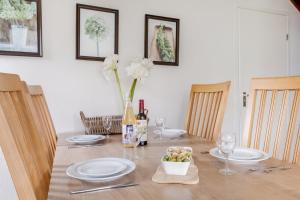 Goudvink I Huis met Excentrieke Tuin