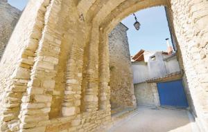 Maisons de vacances 3 Bedroom Gorgeous Home In Venasque : photos des chambres