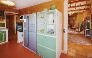 Maisons de vacances 3 Bedroom Gorgeous Home In Venasque : photos des chambres