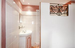 Maisons de vacances 3 Bedroom Gorgeous Home In Venasque : photos des chambres
