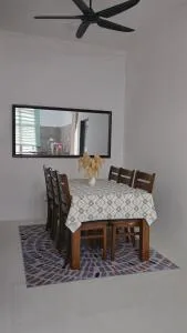 Tembesu House - Kampong Tuan Mandak