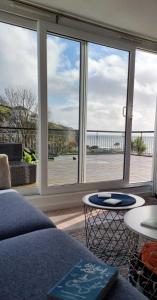 May View - Luxury Sea View Apartment - Millendreath, Looe