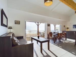 Appartements Sur la plage, appartement avec terrasse et vue mer : photos des chambres