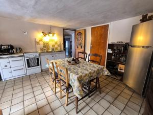 Calme et déconnexion face aux montagnes