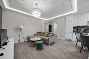 Wola Apartment - 9th Floor, Parking & Balcony - by Rentujemy