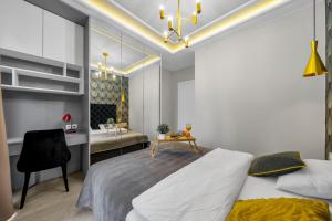 Wola Apartment - 9th Floor, Parking & Balcony - by Rentujemy