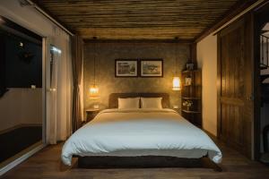 5BR FULL HOUSE Center Old Quarter Netflix