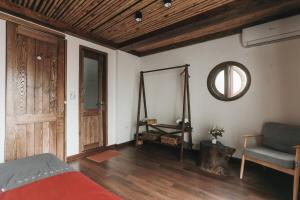 5BR FULL HOUSE Center Old Quarter Netflix