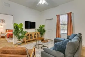 Walkable Downtown LaBelle Apt with Private Balcony! - La Belle