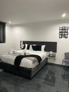 B&B / Chambres d'hotes Chambre & spa 8 min aeroport Le Domaine de Bracheux : photos des chambres