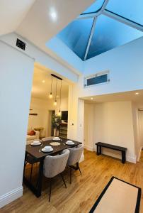 Spacious, Worcester city centre 2 bedroom apartment