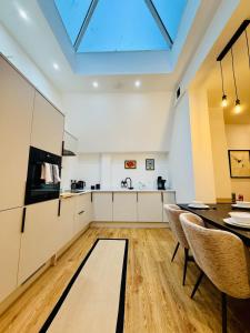 Spacious, Worcester city centre 2 bedroom apartment