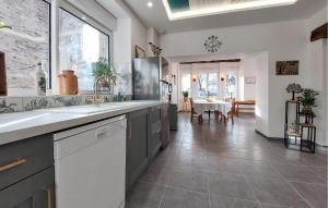 Amazing Home In Neuilly Le Vendin