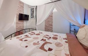 Maisons de vacances Amazing Home In Neuilly Le Vendin : photos des chambres