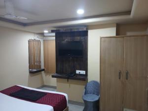 Blossoms Room Holiday Inn- Lakdikapul