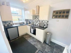 43 Heol Maelor- A Homely Cottage in Wrexham, North Wales