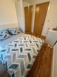 The Urban Escape in Media City - A private room and bathroom in a shared apartment