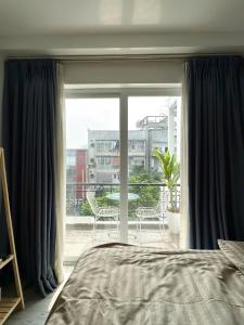 Cozy Saigon Sunset Apartment - Steps to Bui Vien Nightlife