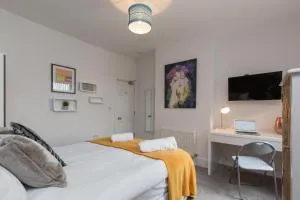 Townhouse PLUS @ 130 West Street Crewe - 文斯福