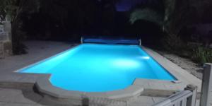 Maisons de vacances Gite de 6 a 14 pers avec Piscine-Jacuzzi- Salle des fetes : photos des chambres