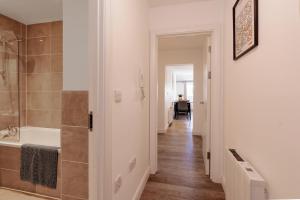 Modern Serviced Appartment: Short Walk to Centre