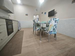 Two-Bedroom Deluxe Apartment with Balcony