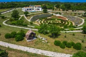 Villa Arkaim with Private Pool - Divšići