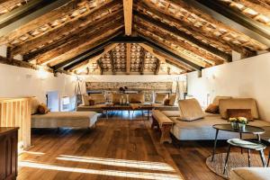 Vila Kobdilj 1835 - Unique Stay in Karst Stone Villa 