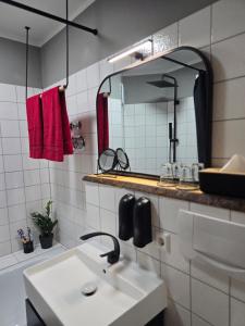 Schwarzwaldmarie in Titisee mit Badewanne Sonnenbalkon TG-Stellplatz Küche