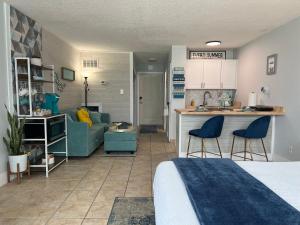 Seaview Studio at Top of the Gulf #823 by Nautical Properties