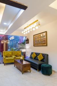 Aadat Hotel Subhash Chowk Gurgaon