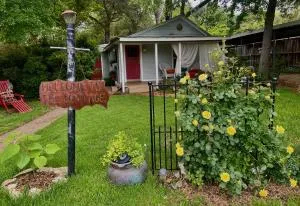 Romantic Cottage - Oak Cliff