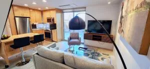 Chic Townhome Haven rooted Downtown - Albuquerque