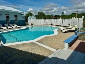 Tropical Oasis with pool that sleeps 12 - Crooked Tree