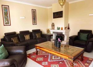 Moorish Magic in Monte Estoril-500m to the Beach