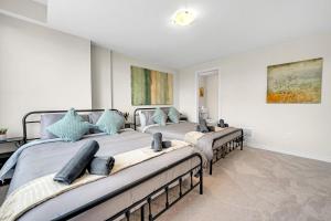 Modern 5 Bed Home Near Burlington Pier, Downtown, Hospital, GO