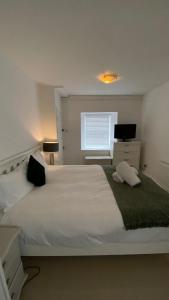 Stylish & Spacious Apartment, Sleeps 6