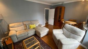 Stylish & Spacious Apartment, Sleeps 6