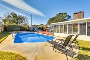 Sunny Retreat with Hot Tub in Fort Walton Beach! - Shalimar