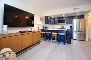 Perfect Island Getaway Beachfront Condo On Sanibel Island 2B1