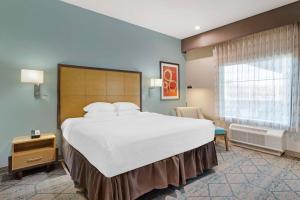 King Room with Bath Tub - Disability Access room in Best Western Executive Residency IH-37 Corpus Christi