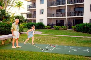 Stylish 2nd Floor Sanibel Condo Steps To The Beach 4C2